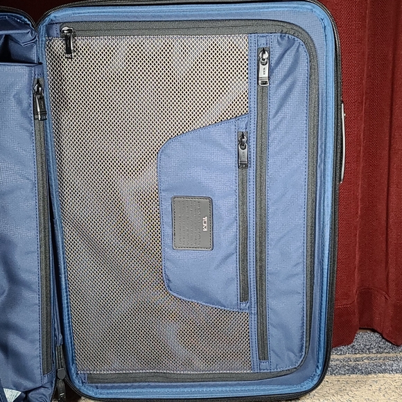 TUMI Dual Access 4wh Carry-On - Picture 10 of 16